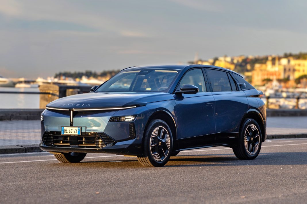 Новая Lancia Gamma: старт продаж в Италии, есть полноприводная версия HF Integrale