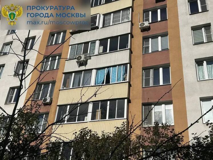 «Была безучастной»: мать отреагировала странно на выпавшего из окна ребенка