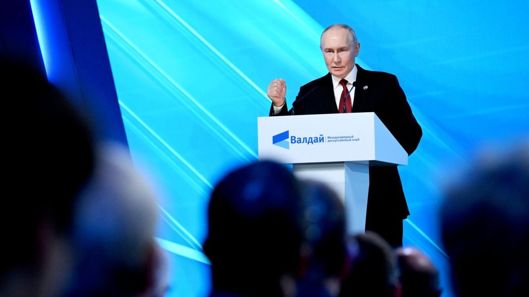 Миру нужно своевременно выработать правила использования ИИ, заявил Путин