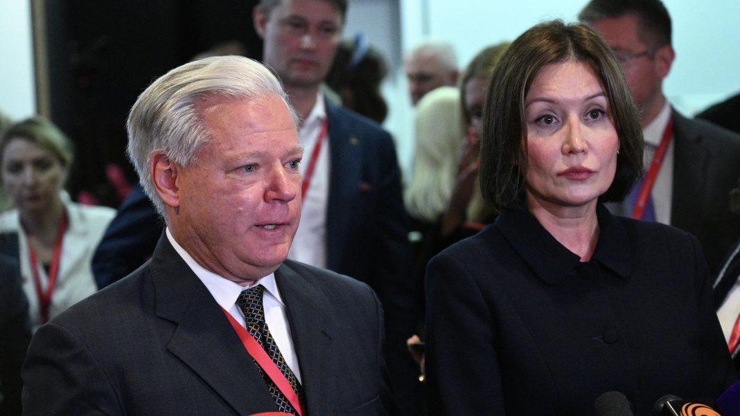 Бизнес не стремится уходить из России, заявил глава AmCham