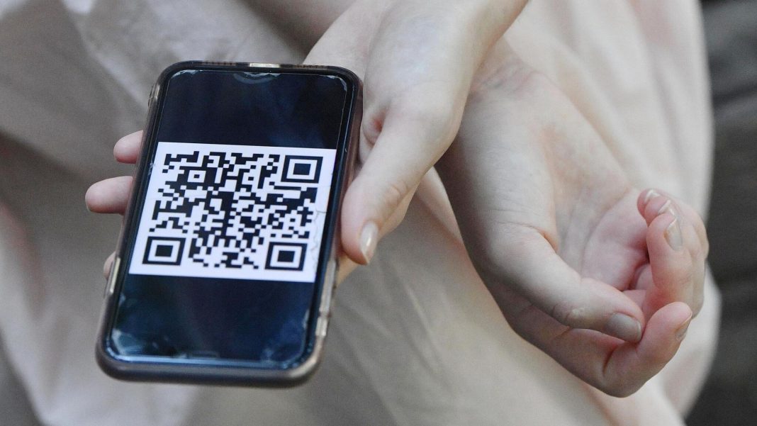 Эксперт рассказал, как мошенники могут украсть аккаунт с помощью QR-кода