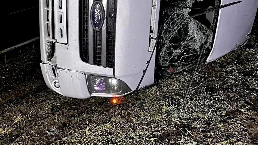 ВСУ атаковали микроавтобус в ЛНР, есть погибший и пострадавшие